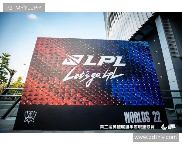 英雄联盟电竞赛事：全球顶尖战队激战正酣争夺年度冠军荣耀