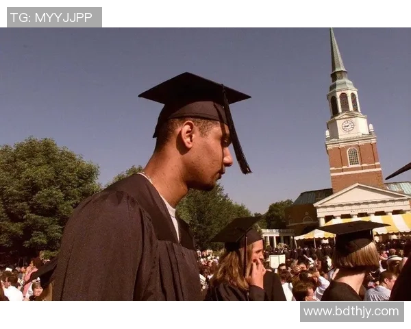 蒂姆邓肯低调传奇人生与圣安东尼奥马刺王朝崛起全景解析